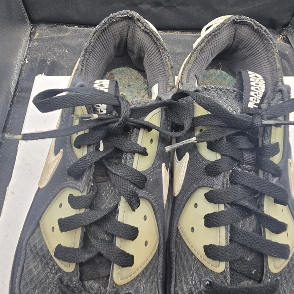 Nike Black and Gold Men\'s Shoes‎